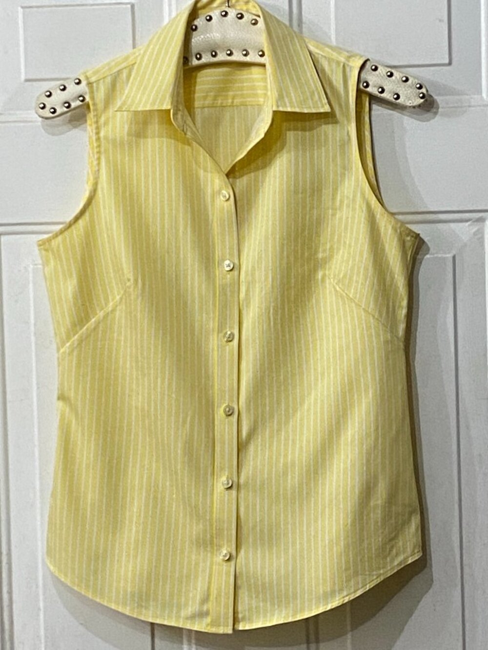 Banana Republic No-Iron Sz 4 Blouse Button Up Sleeveless Yellow/White Striped